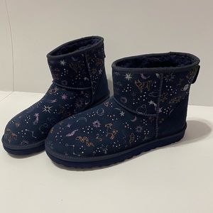 UGG Womens Classic Zodiac Mini NEW size 9